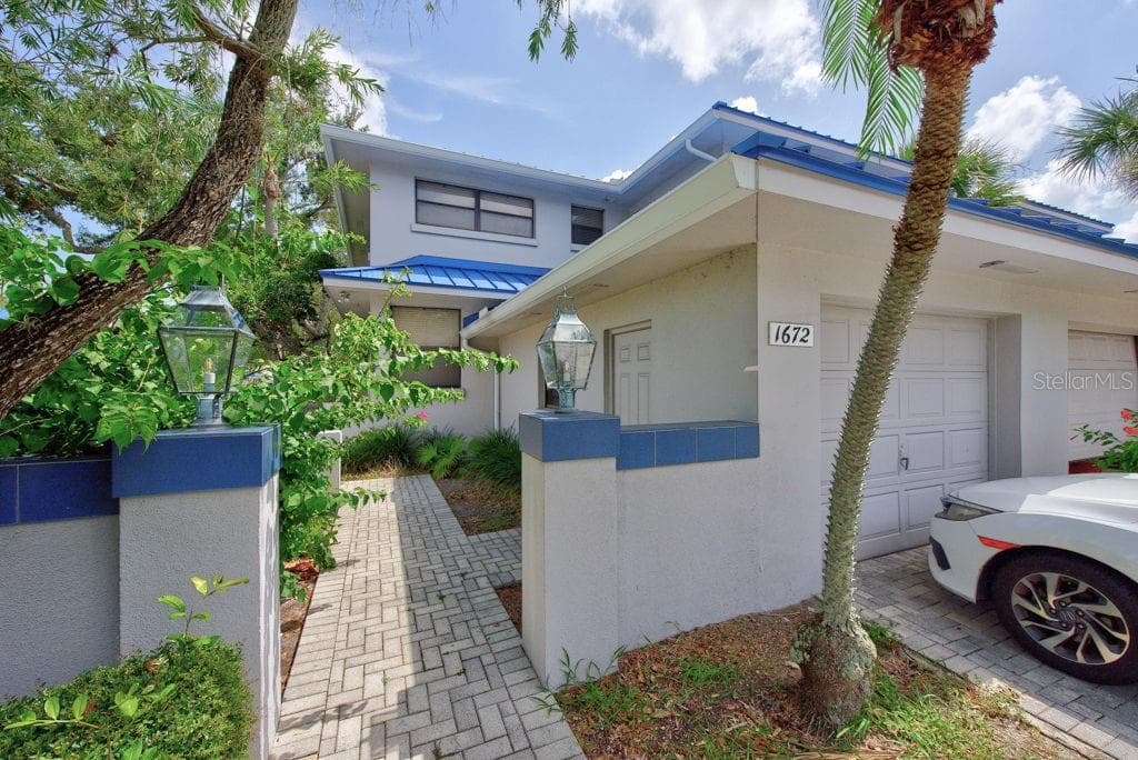 1672 WATERMARK CIRCLE NE ST PETERSBURG, FL 33702