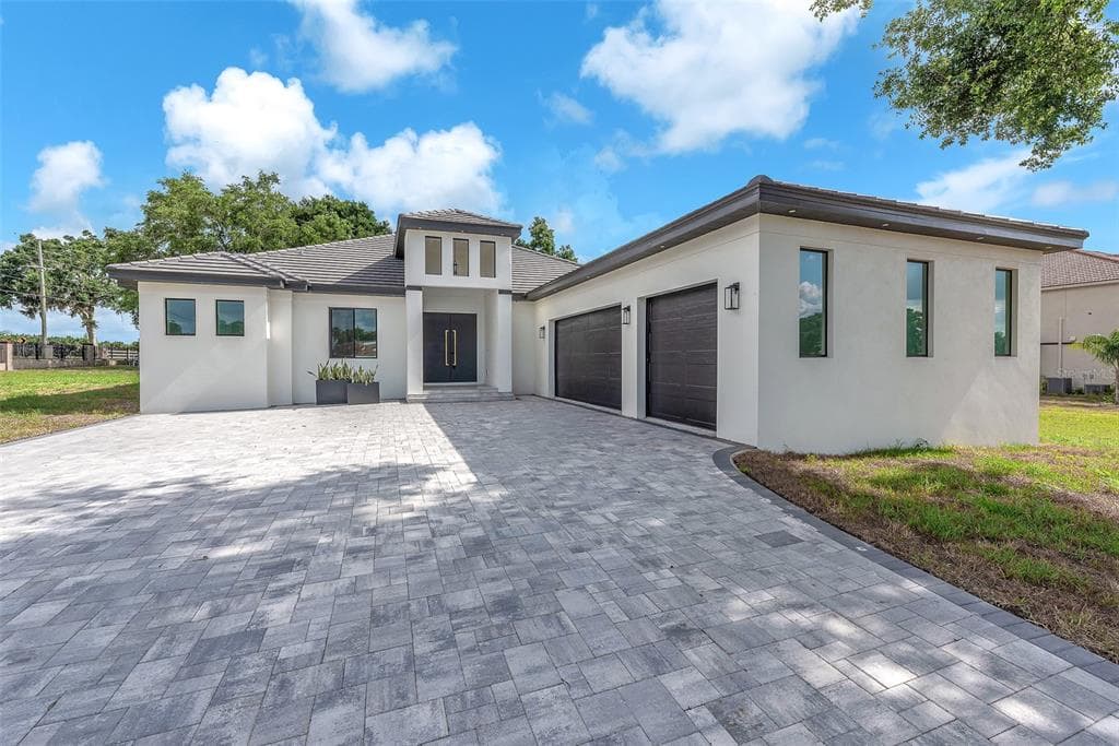 11921 FORT KING HIGHWAY THONOTOSASSA, FL 33592