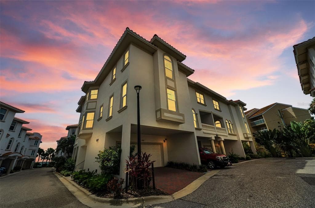 1340 BAYSHORE BOULEVARD UNIT 304 DUNEDIN, FL 34698