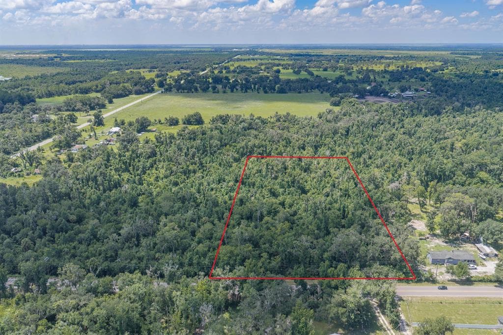18525 672 HIGHWAY LITHIA, FL 33547
