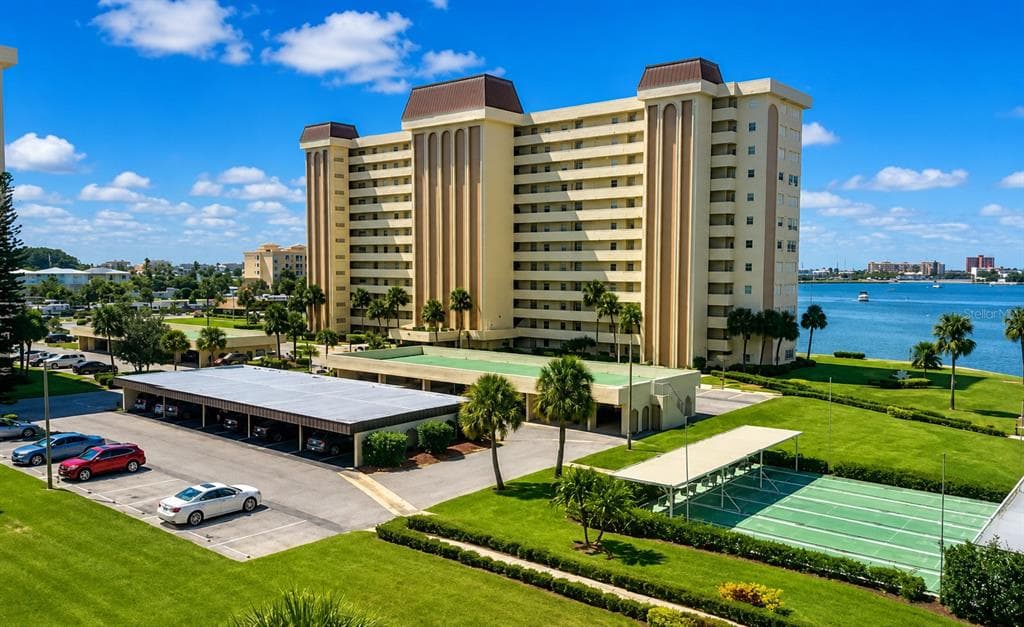 4575 COVE CIRCLE UNIT 506 ST PETERSBURG, FL 33708