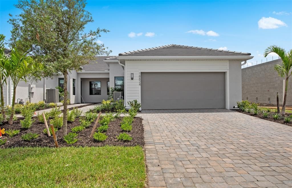 18604 HARBOR SANDS PLACE LAKEWOOD RANCH, FL 34211