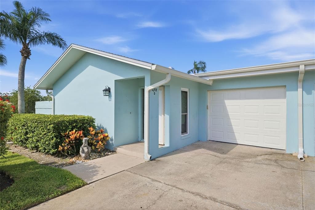 2722 SHERBROOKE LANE UNIT D PALM HARBOR, FL 34684