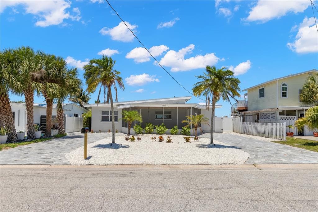 708 SUNSET COVE MADEIRA BEACH, FL 33708