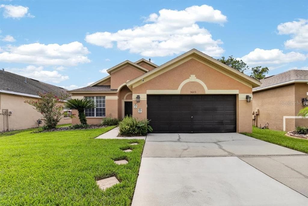 5605 HAWKLAKE ROAD LITHIA, FL 33547