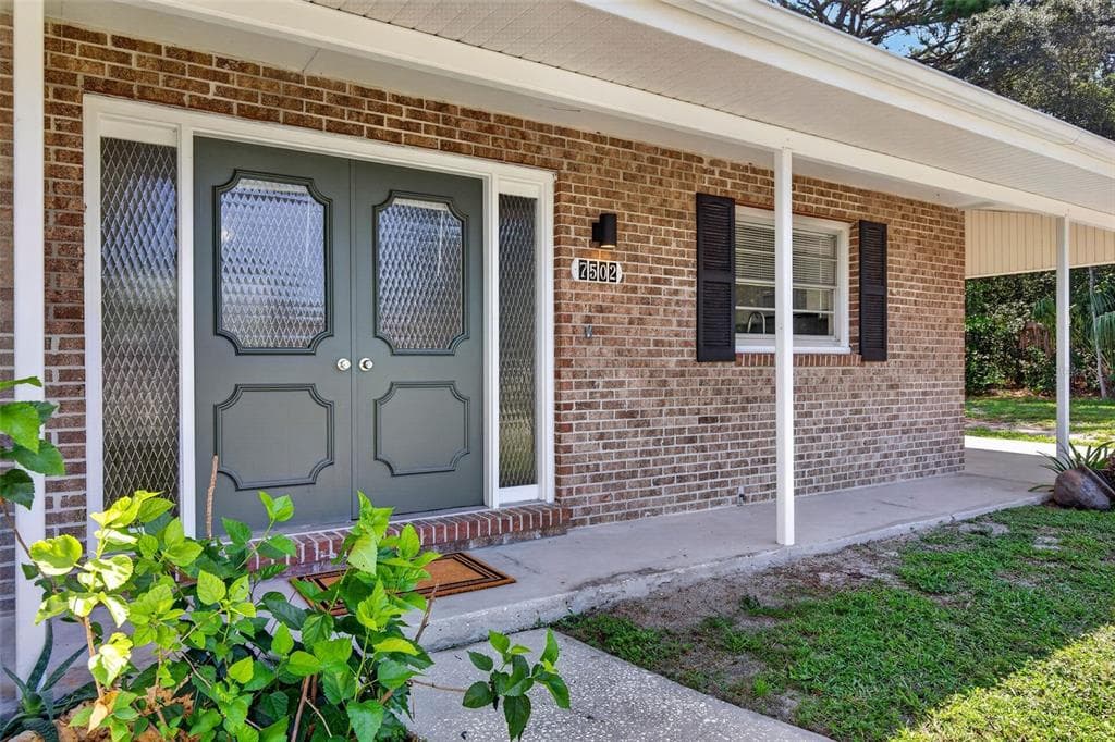 7502 POND CIRCLE