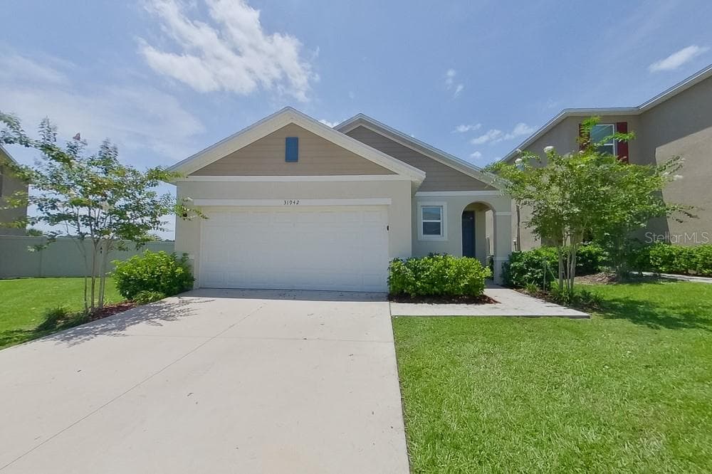 31942 KATELIN CIRCLE LEESBURG, FL 34748