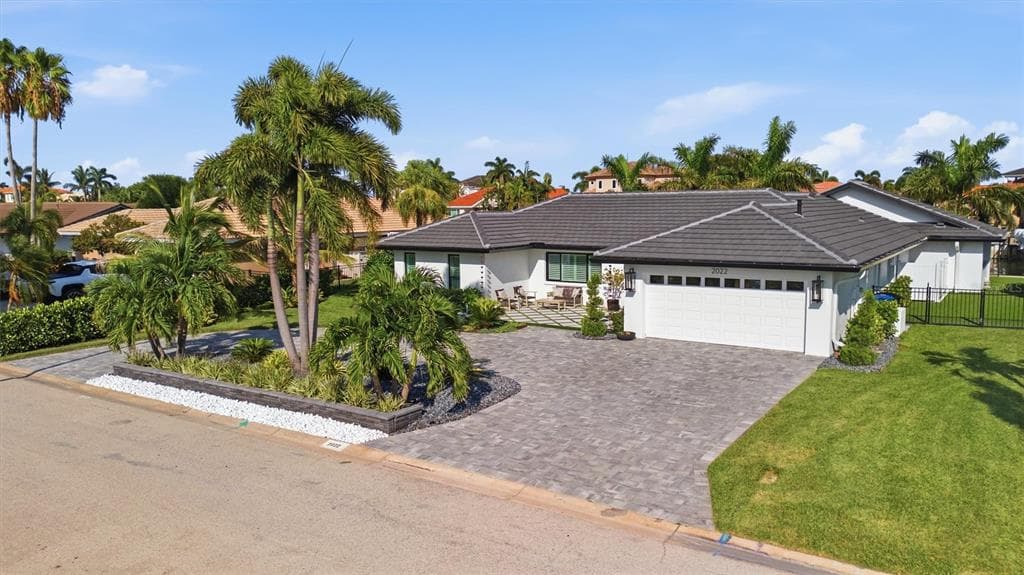 2022 HAWAII AVENUE NE ST PETERSBURG, FL 33703