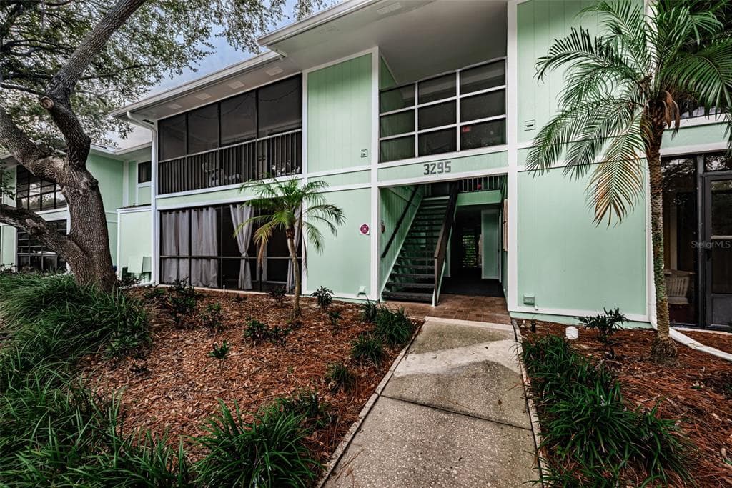 3295 FOX CHASE CIRCLE N UNIT 107 PALM HARBOR, FL 34683