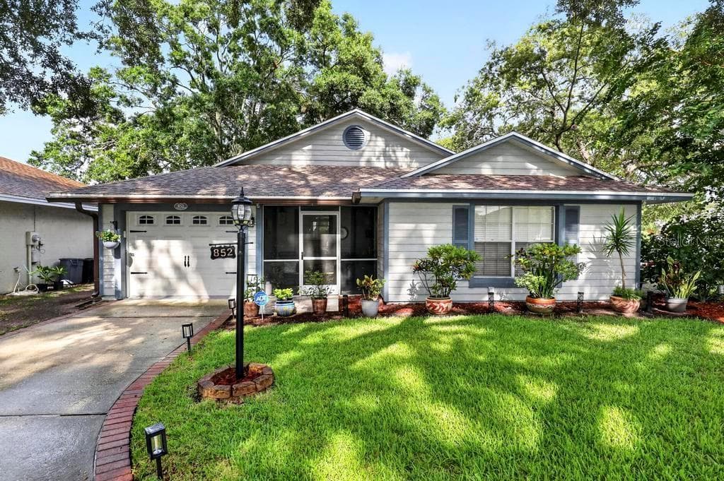 852 FRANKLIN CIRCLE