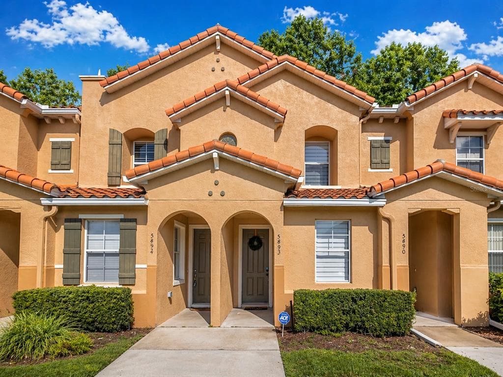 5492 PARADISE CAY CIRCLE KISSIMMEE, FL 34746