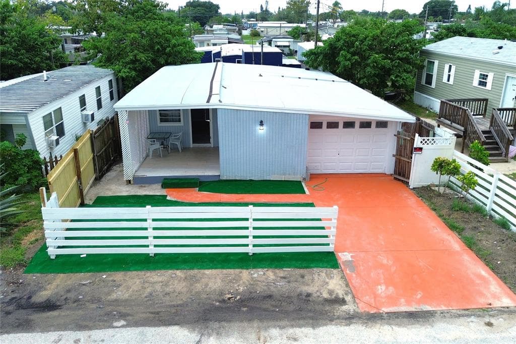 2135 ORANGE DRIVE HOLIDAY, FL 34691