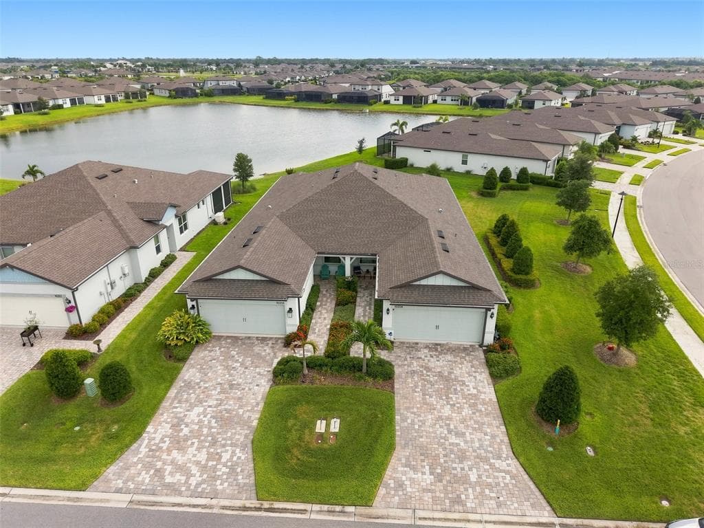 10208 COASTAL SHORES DRIVE PARRISH, FL 34219