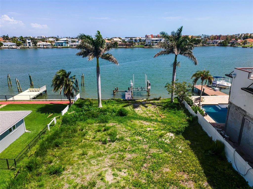 17043 DOLPHIN DRIVE NORTH REDINGTON BEACH, FL 33708