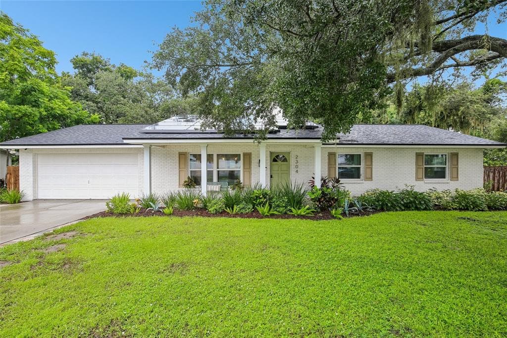 2304 MEDFORD LANE