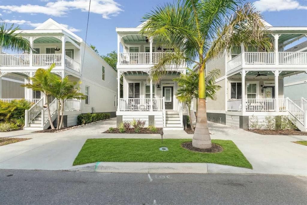 324 6TH STREET E BRADENTON, FL 34208
