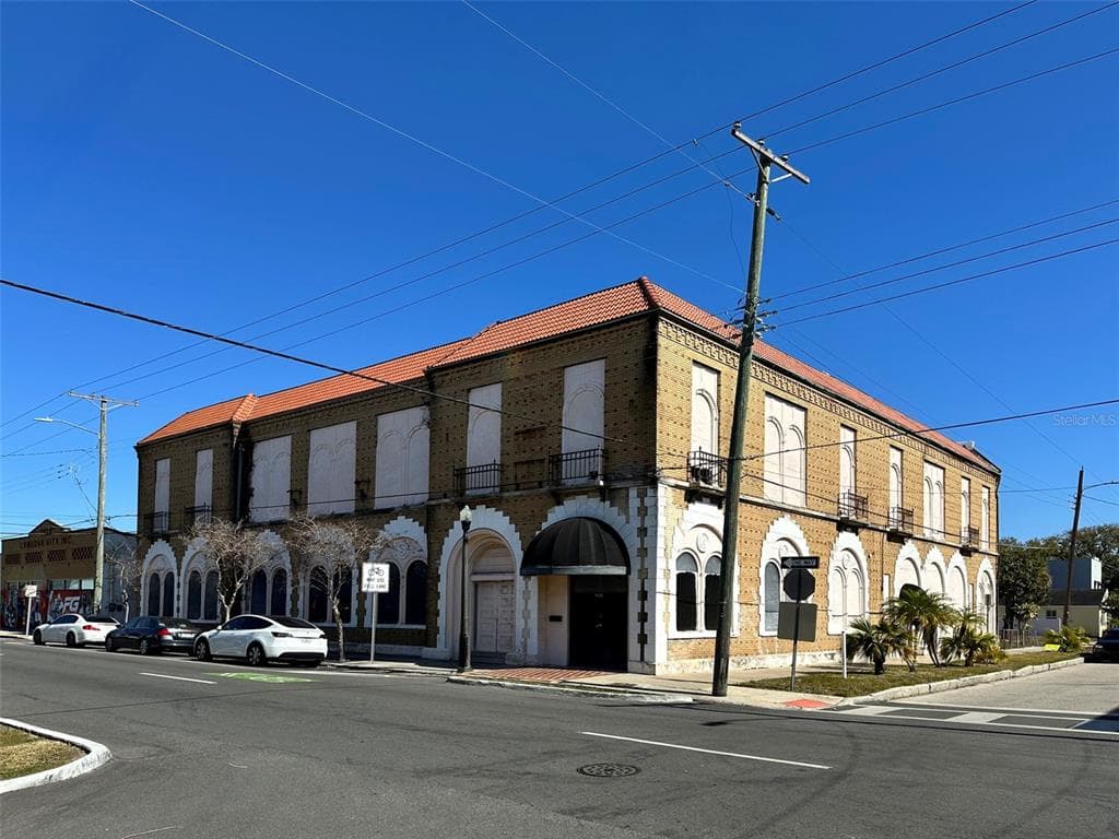 2001 N HOWARD AVENUE TAMPA, FL 33607