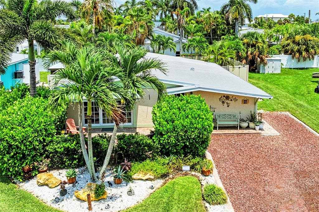 2711 AVENUE C HOLMES BEACH, FL 34217