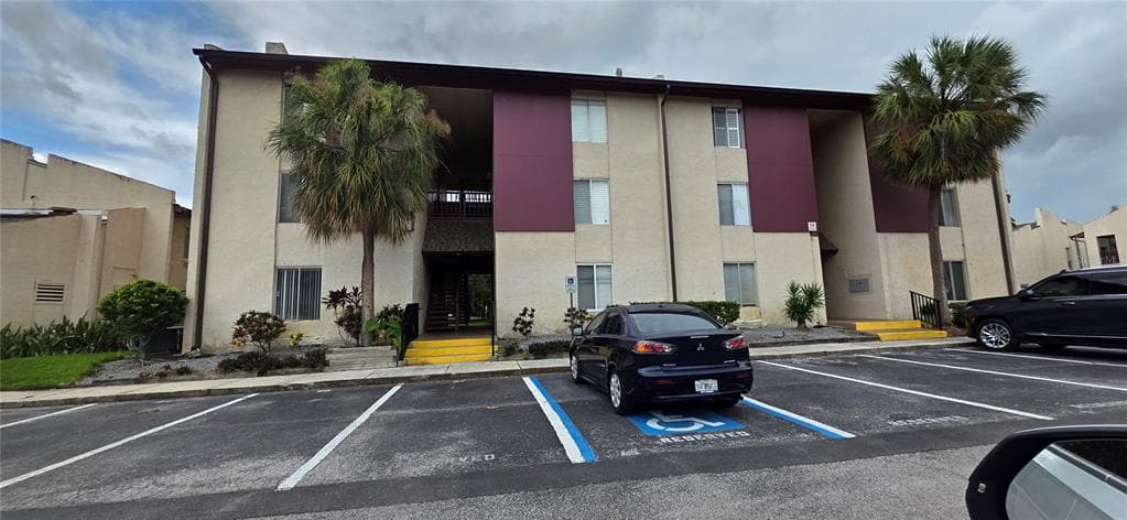 3814 N LAKE DRIVE UNIT 70 TAMPA, FL 33614