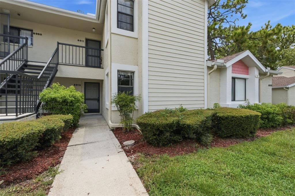8013 PICKETTS COURT UNIT 1 WEEKI WACHEE, FL 34613