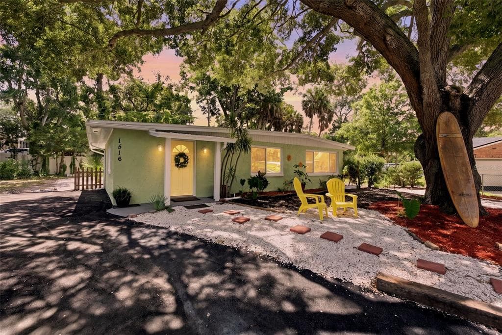 1516 ADELE PLACE