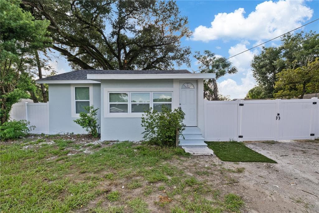 8714 N BLVD TAMPA, FL 33604