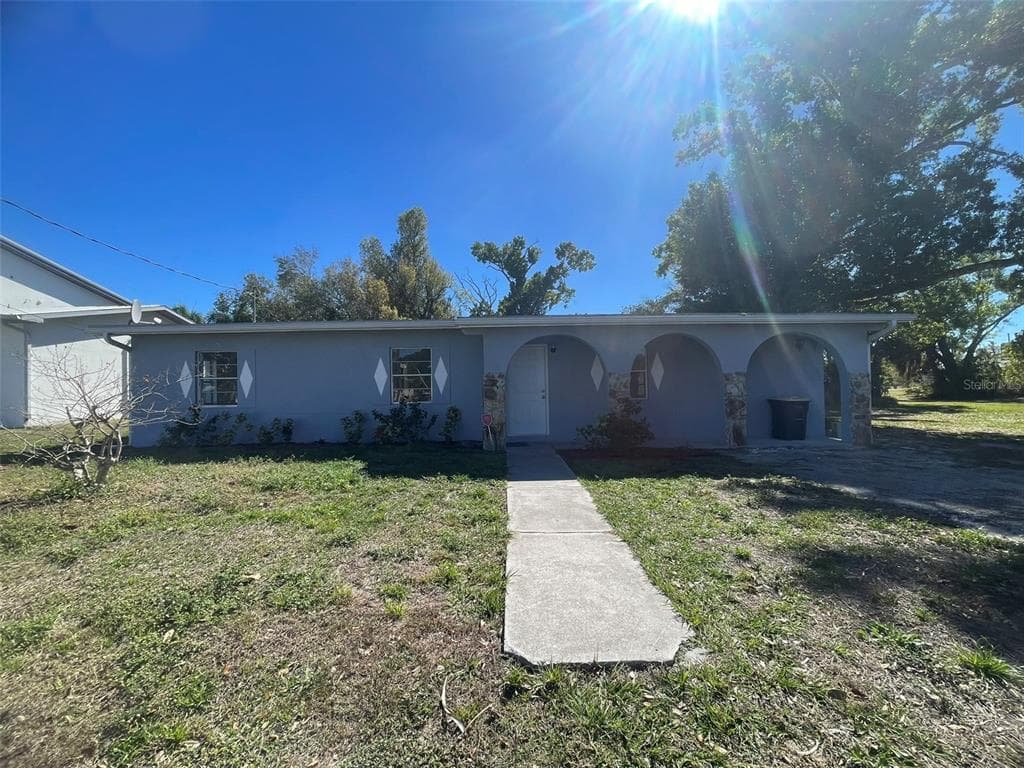 525 E HELEN AVENUE PUNTA GORDA, FL 33950