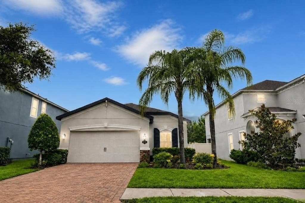 1747 OAK HAMMOCK COURT