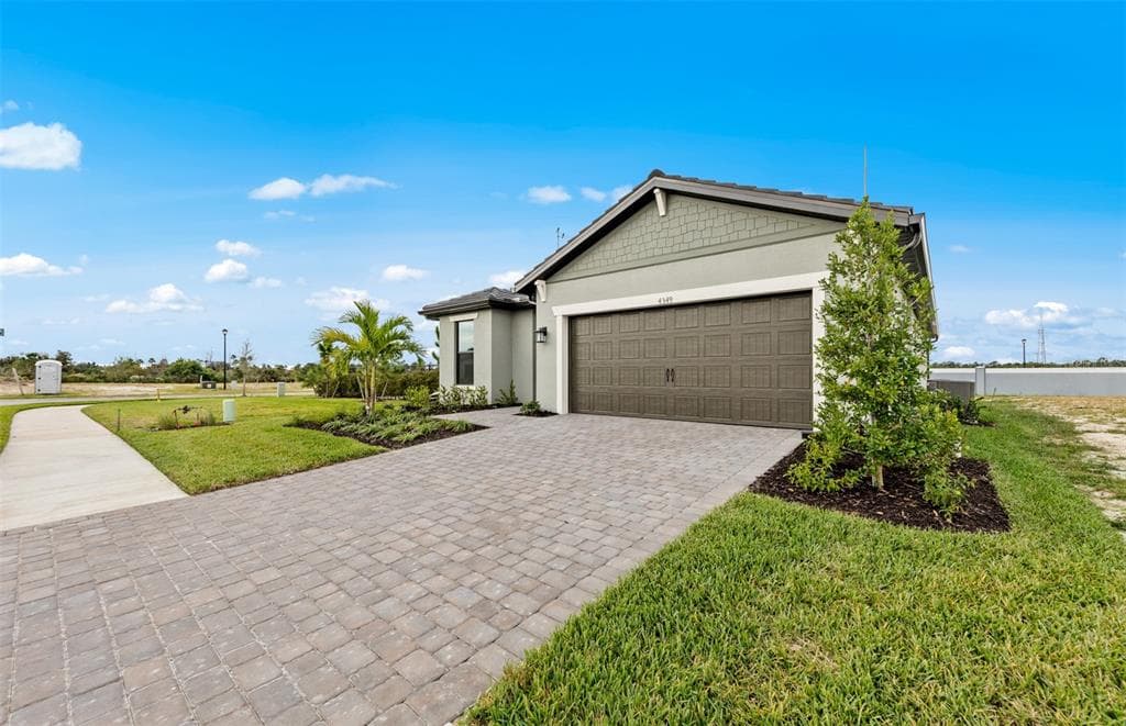 4415 LAKESIDE GROVE NORTH PORT, FL 34289
