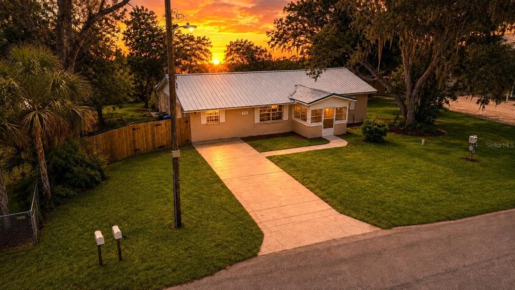 205 2ND AVENUE SE RUSKIN, FL 33570