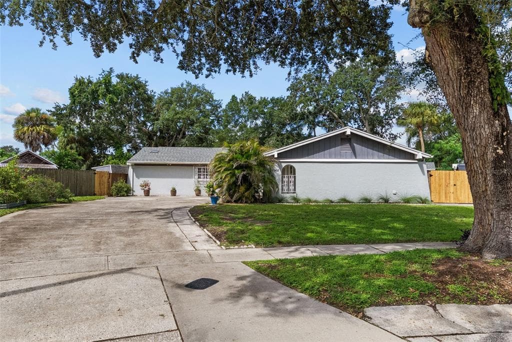 7002 APPLEWOOD COURT TAMPA, FL 33615