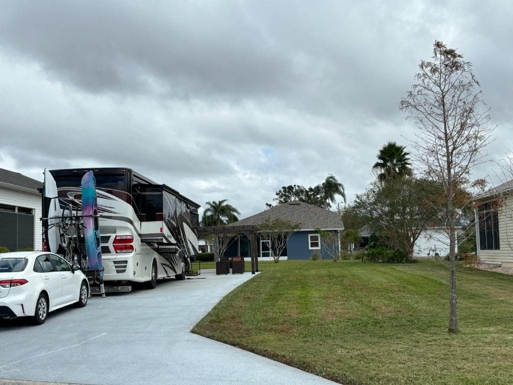 1098 MOTORCOACH DRIVE POLK CITY, FL 33868