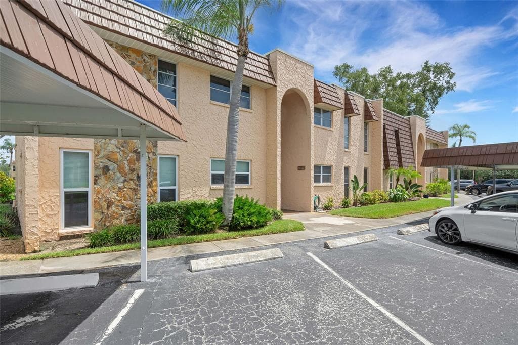121 ASPEN CIRCLE UNIT 121 SEMINOLE, FL 33777