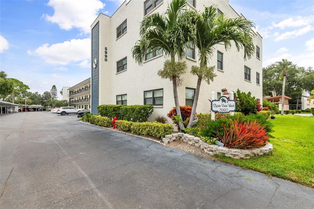 5990 TERRACE PARK DRIVE N UNIT 103 ST PETERSBURG, FL 33709