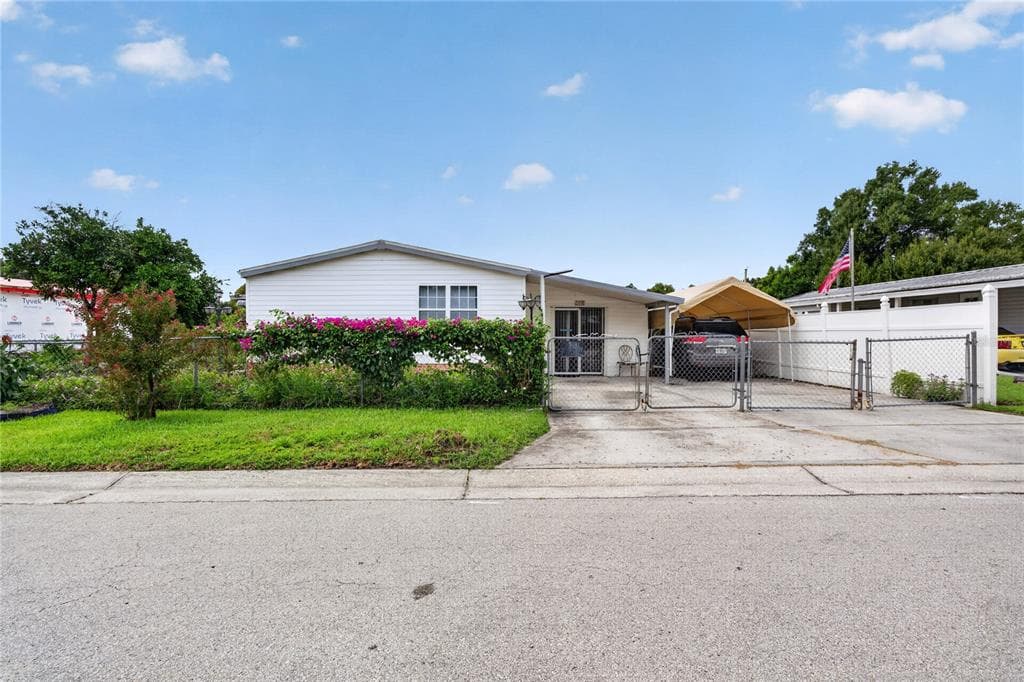 2558 MCINTOSH DRIVE LAKELAND, FL 33815