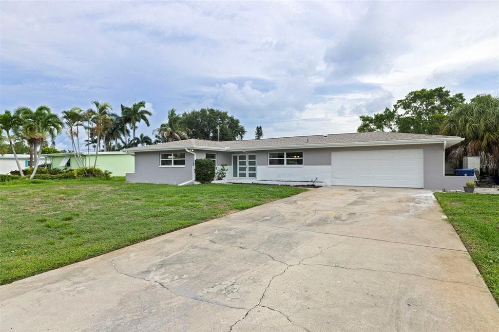 7073 S SHORE DRIVE S ST PETERSBURG, FL 33707
