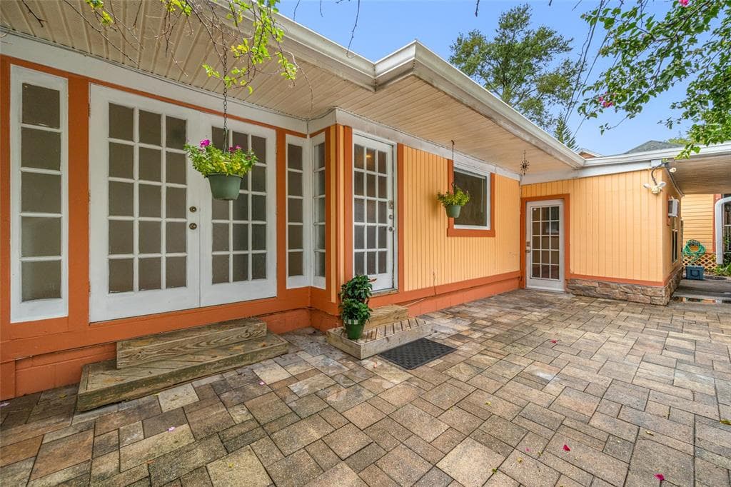 492 6TH AVENUE N ST PETERSBURG, FL 33701