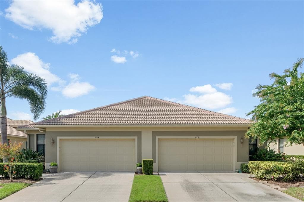 8218 CAPONATA BOULEVARD SEMINOLE, FL 33777