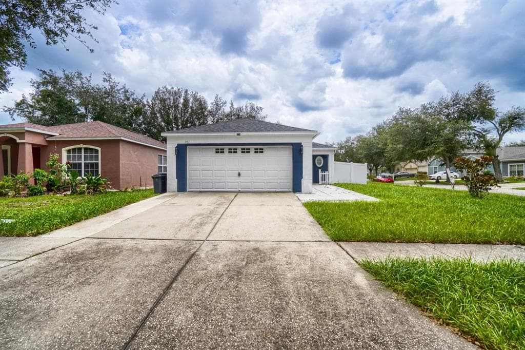 701 PERIWINKLE POINTE PLACE SEFFNER, FL 33584