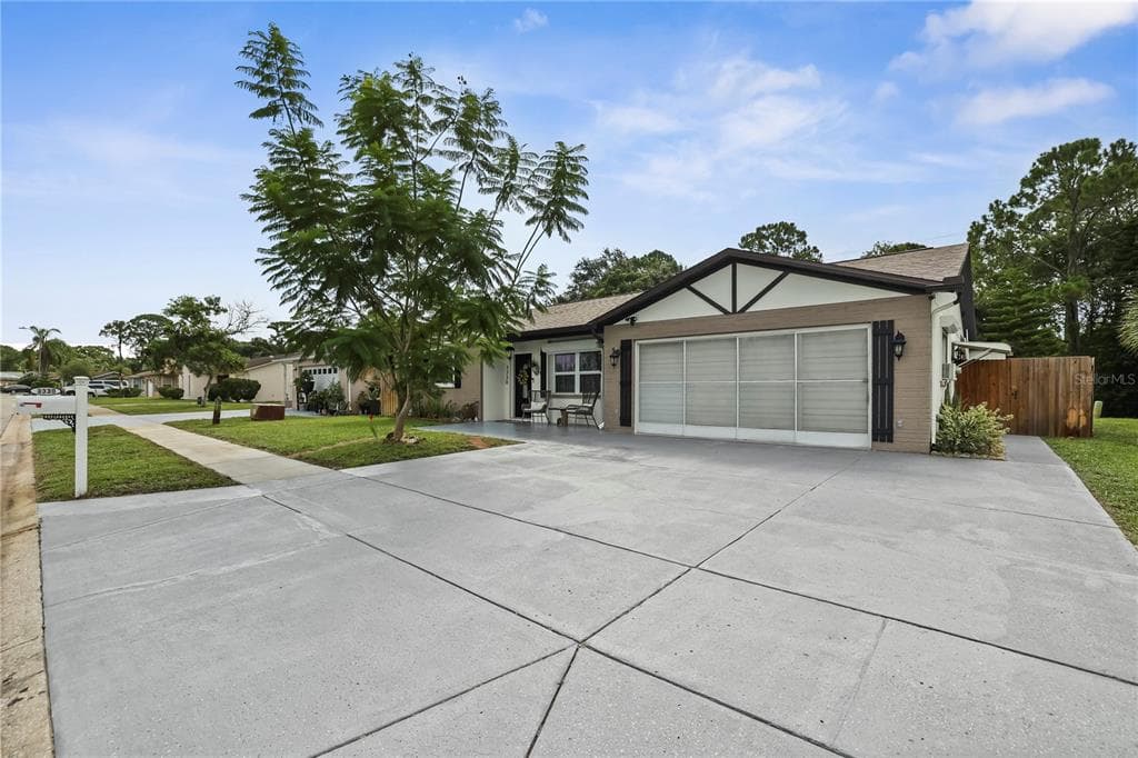 3330 GLENSIDE DRIVE HOLIDAY, FL 34690