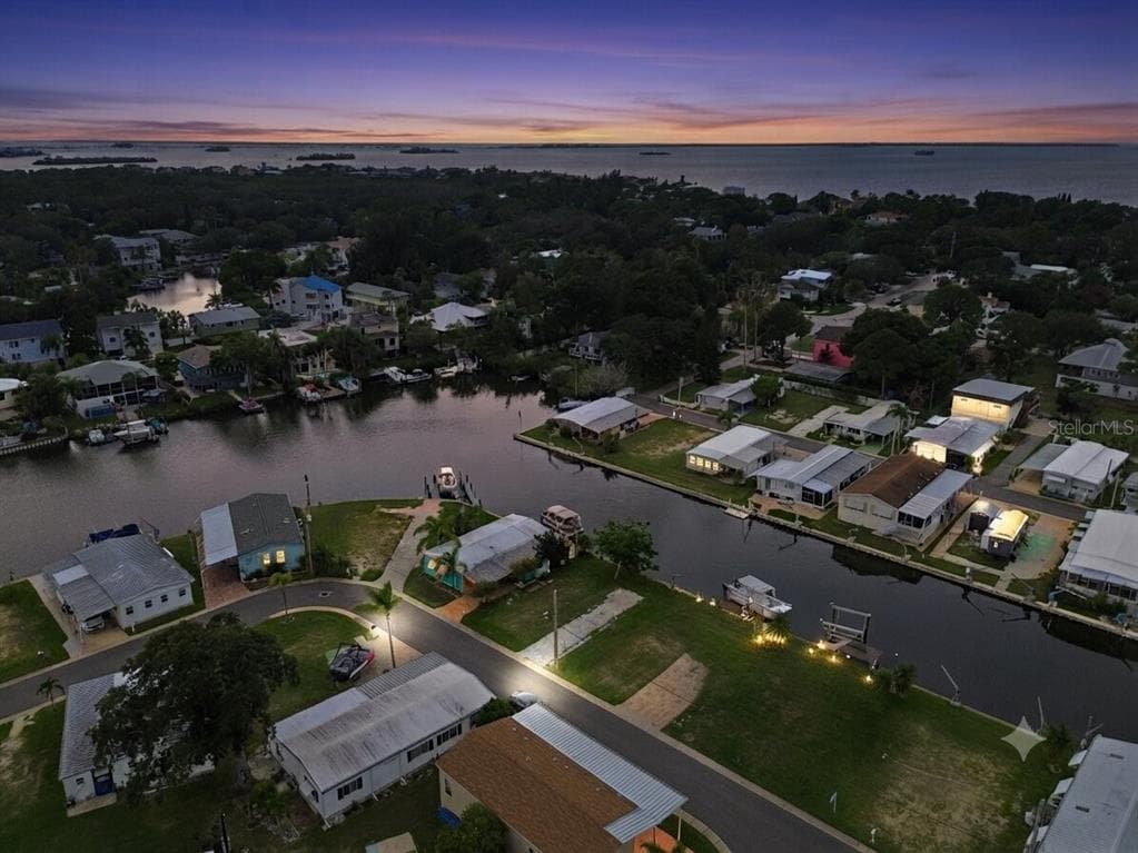102 SCHOONER DRIVE UNIT 102 PALM HARBOR, FL 34683