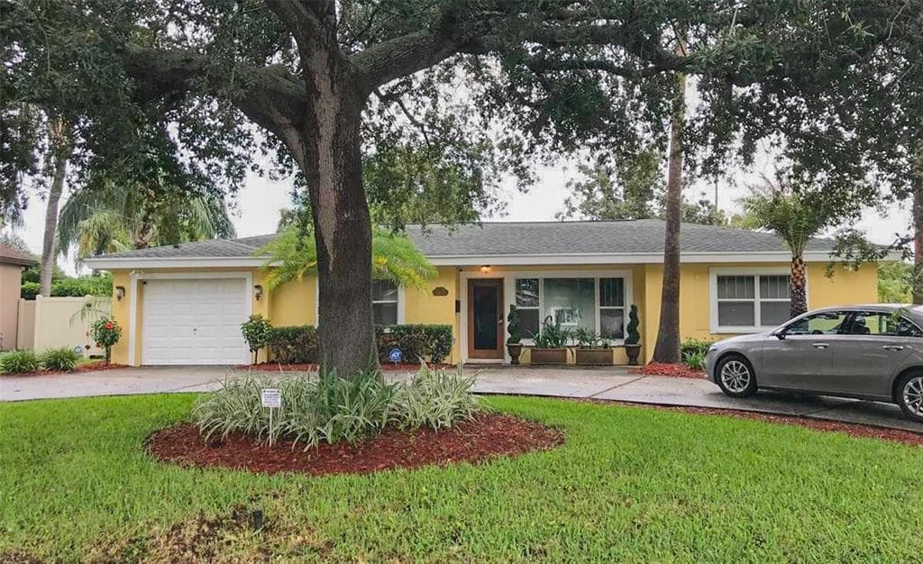 328 CARL AVENUE BELLEAIR, FL 33756