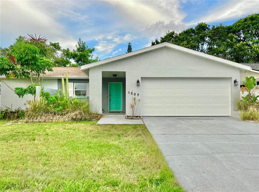 1237 LOTUS PATH CLEARWATER, FL 33756
