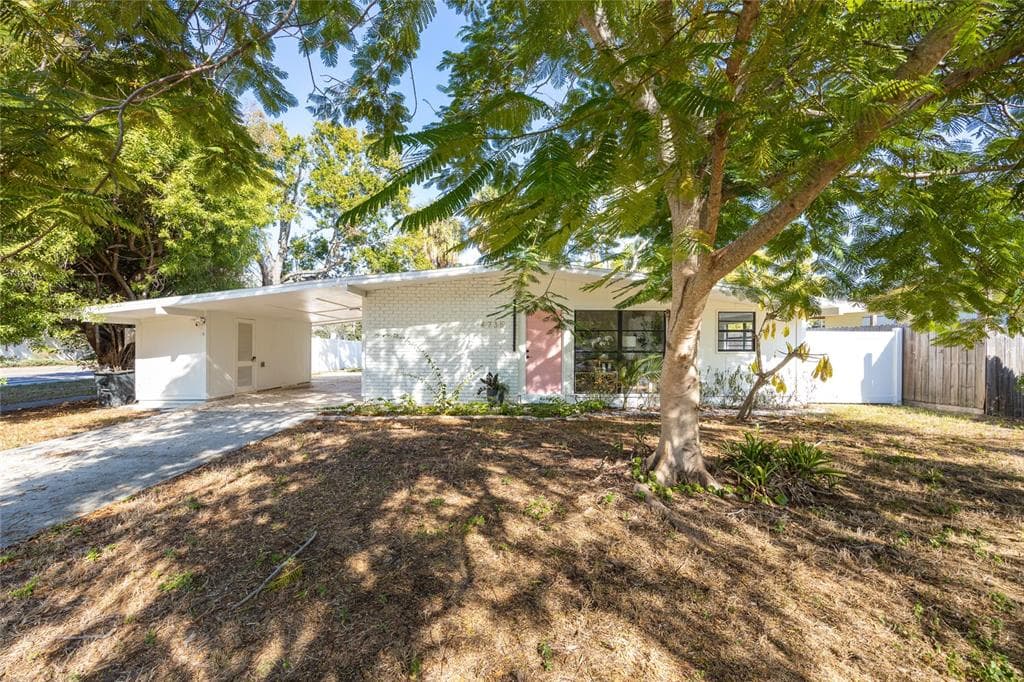 4735 W WISCONSIN AVENUE TAMPA, FL 33616