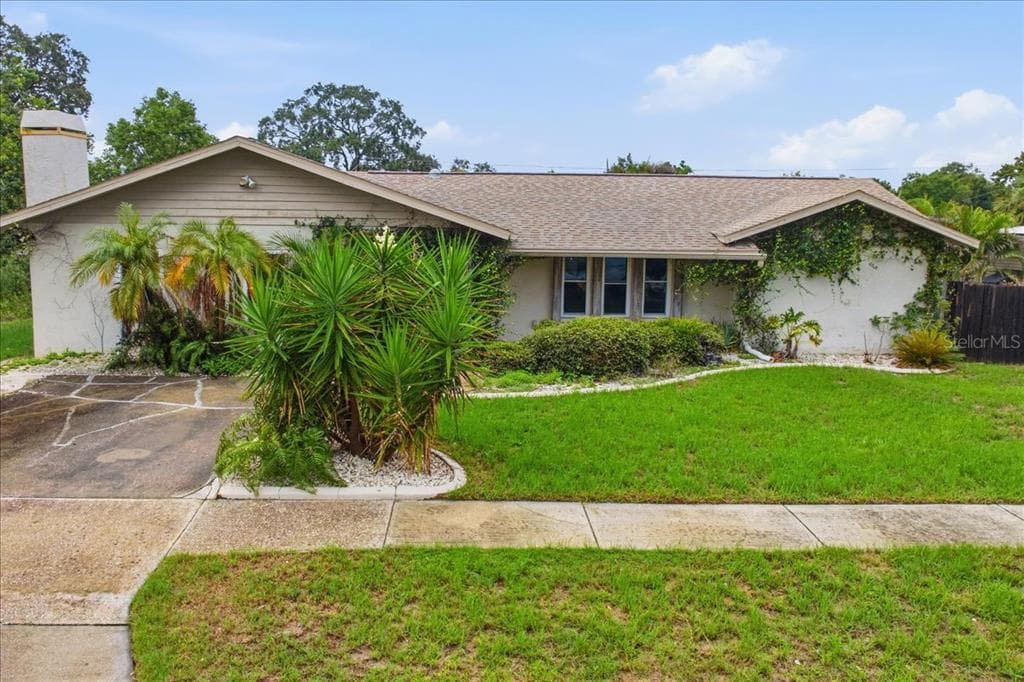 1221 E LIME STREET TARPON SPRINGS, FL 34689