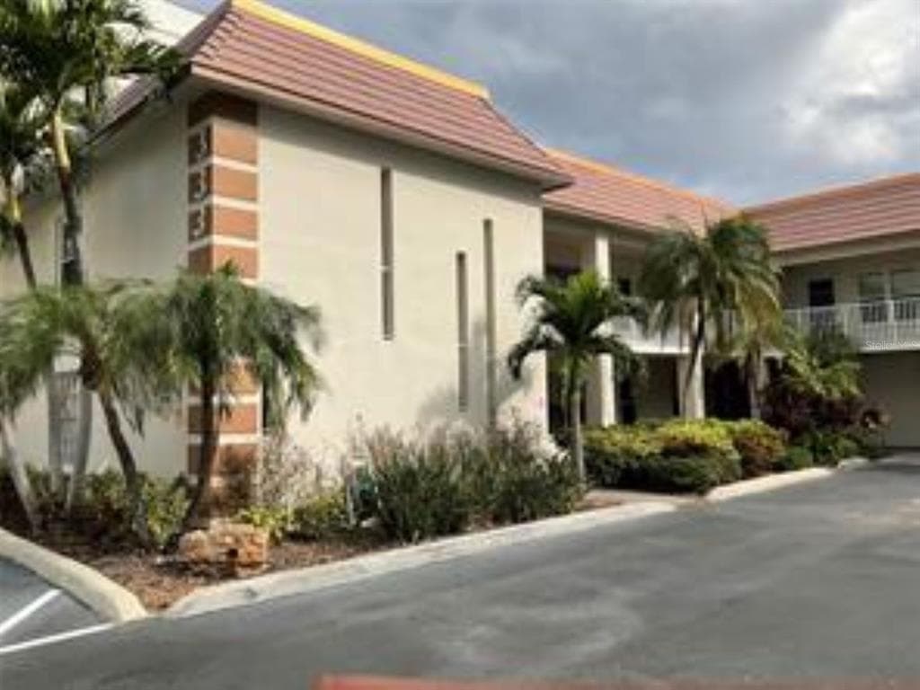 333 ISLAND WAY UNIT 101 CLEARWATER BEACH, FL 33767