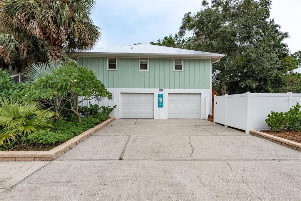 737 OHIO AVENUE PALM HARBOR, FL 34683