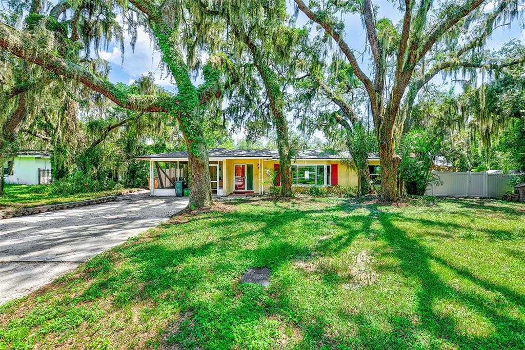 303 SAINT AUGUSTINE AVENUE TEMPLE TERRACE, FL 33617