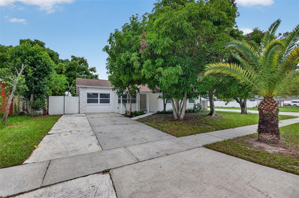 9001 ARNDALE CIRCLE TAMPA, FL 33615
