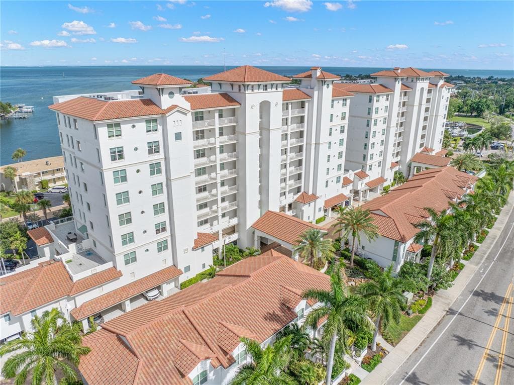 1325 SNELL ISLE BOULEVARD NE UNIT 812 ST PETERSBURG, FL 33704